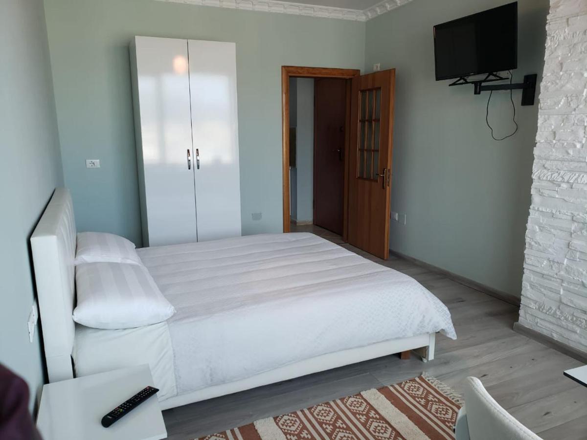 Agroni Rooms Tirana Buitenkant foto