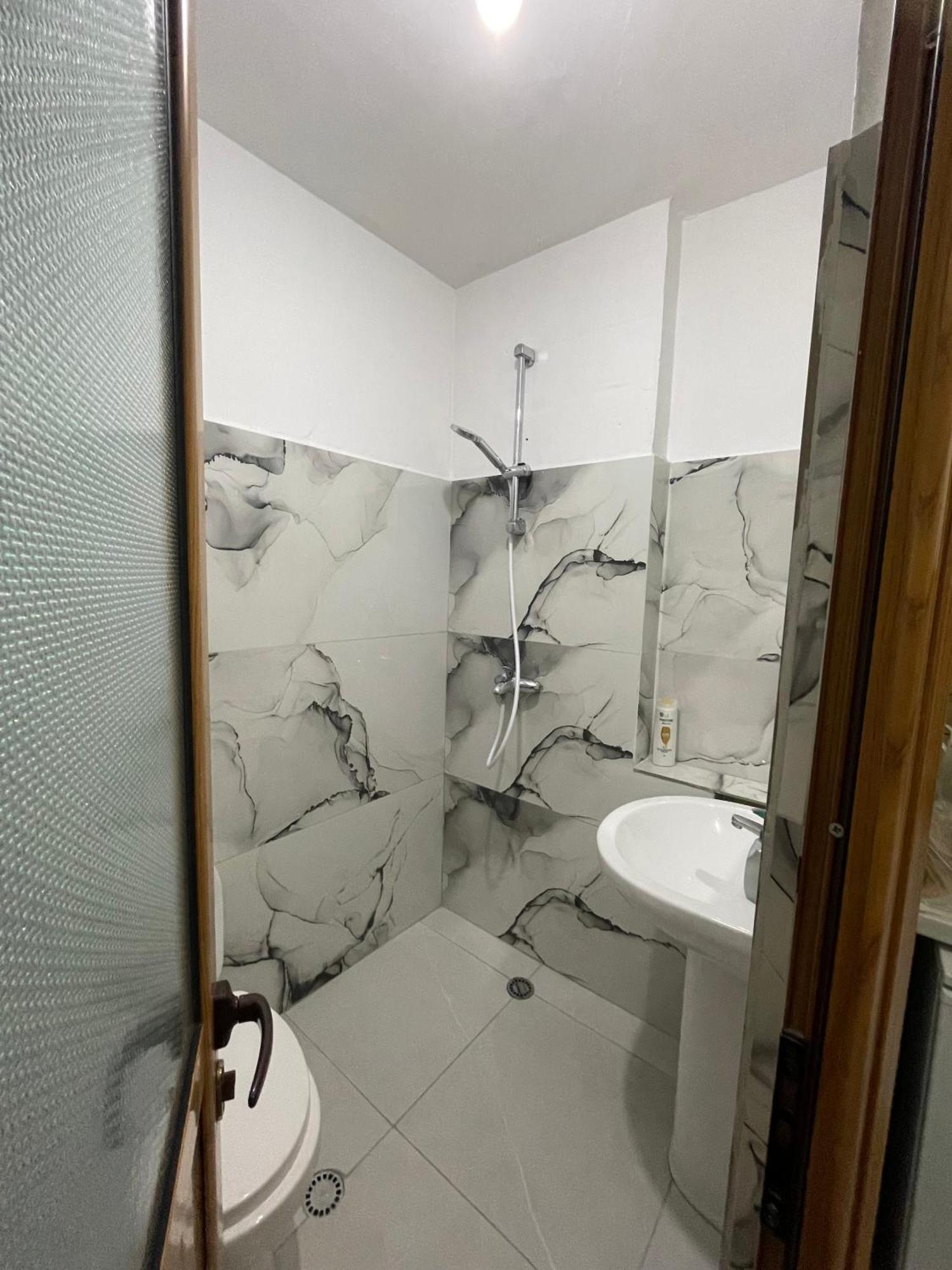 Agroni Rooms Tirana Buitenkant foto